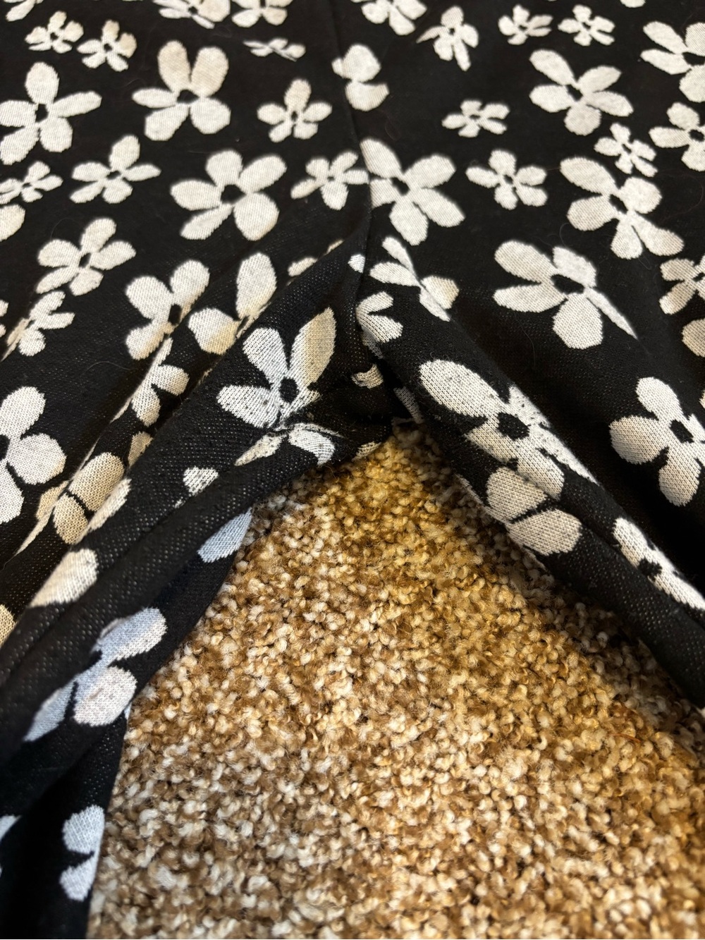 Urban Outfitters || Black and White Floral Retro Style Knit Flare Pants Size XL - Picture 4 of 8